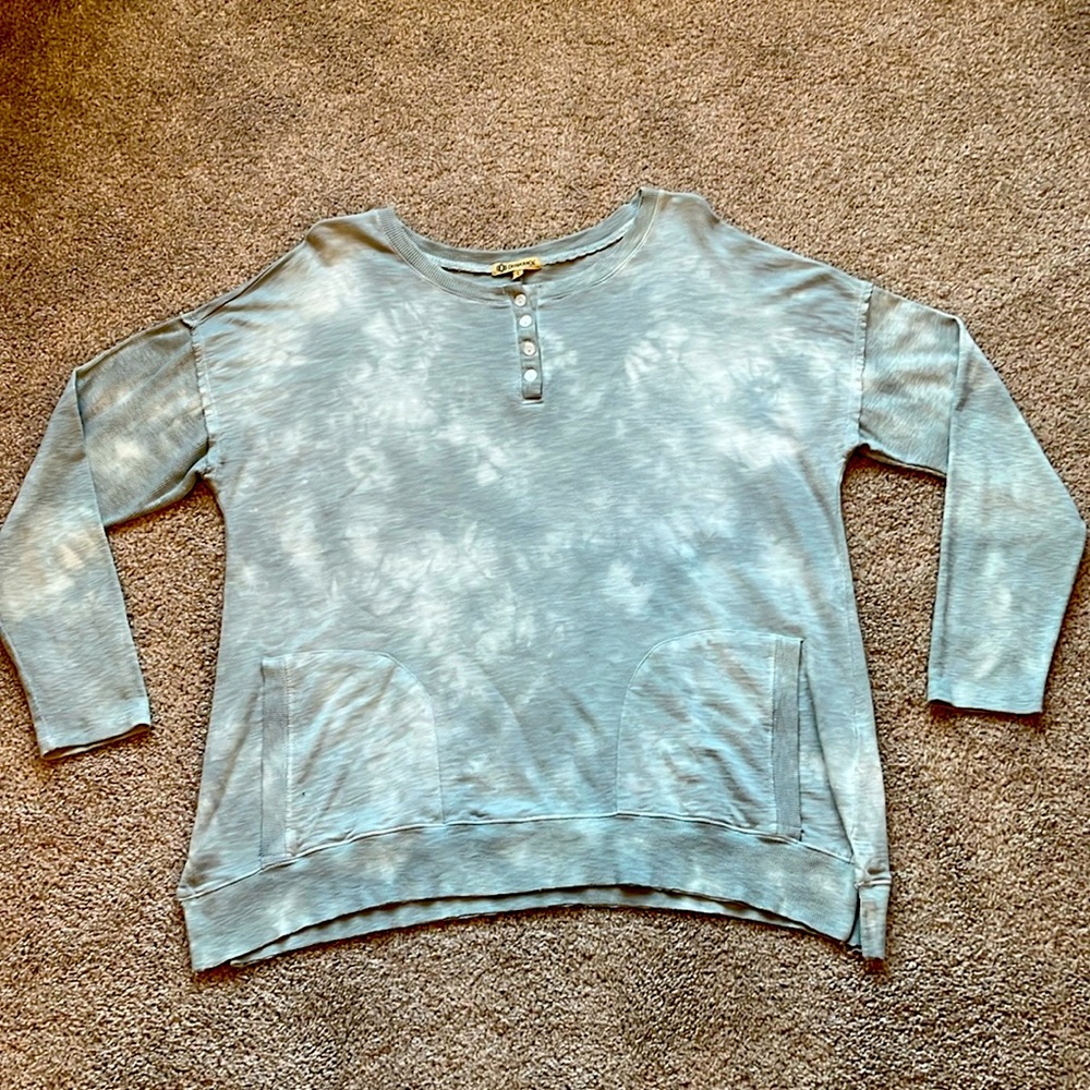 Casual Henley-Type Shirt with Button Details and Pockets